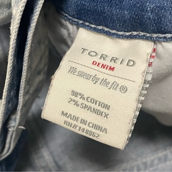 Torrid Shortall Overall Vintage Stretch Light Wash Denim Distressed Sz 14. - Picture 6 of 10